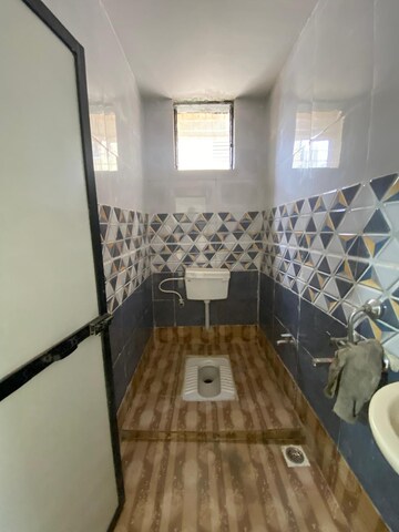 Attached Bathroom in 2.5 BHK Builder Floor at Sohna Sector 33 – for Rent