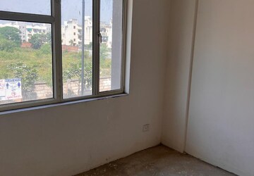Room in 3 BHK Apartment at S3 Green Avenue, Sector 85 – for Sale