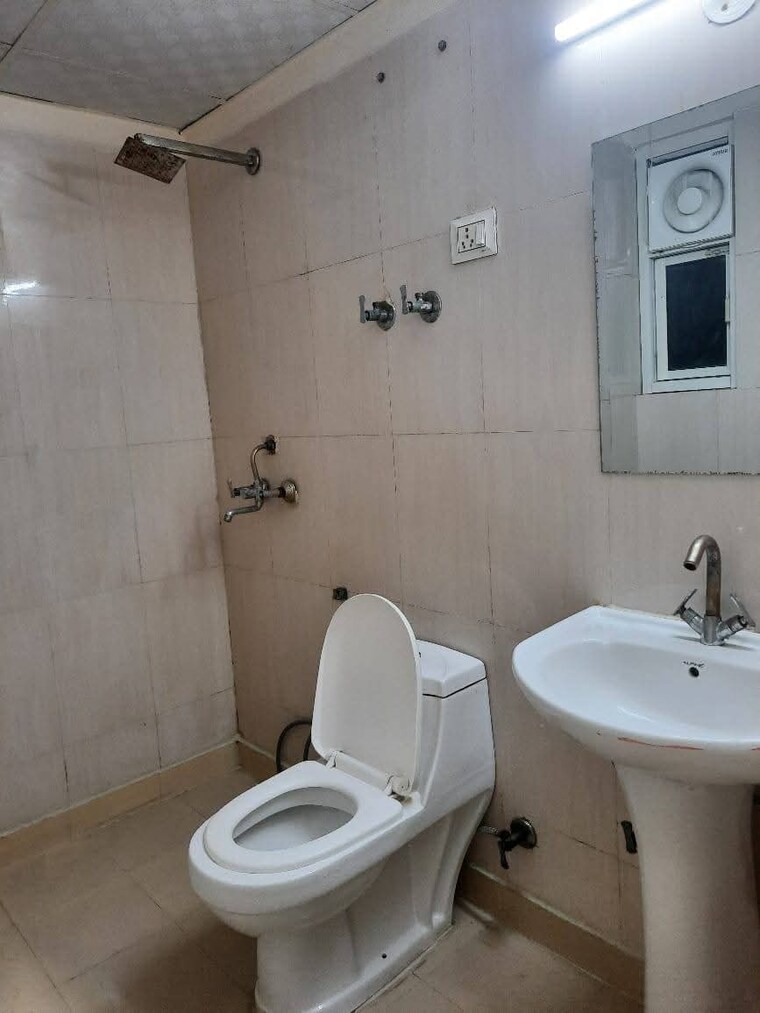 Master Bedroom, amrapali-platinum 3 Bedroom 1625 Sq.Ft. Apartment In Sector 119 Noida 9371324