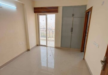 Room in 3 BHK Apartment at Amrapali Platinum, Sector 119 – for Sale