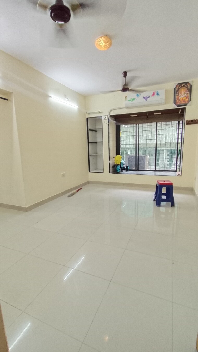 Room, db-woods 2.5 Bedroom 950 Sq.Ft. Apartment In Goregaon East Mumbai 9371408