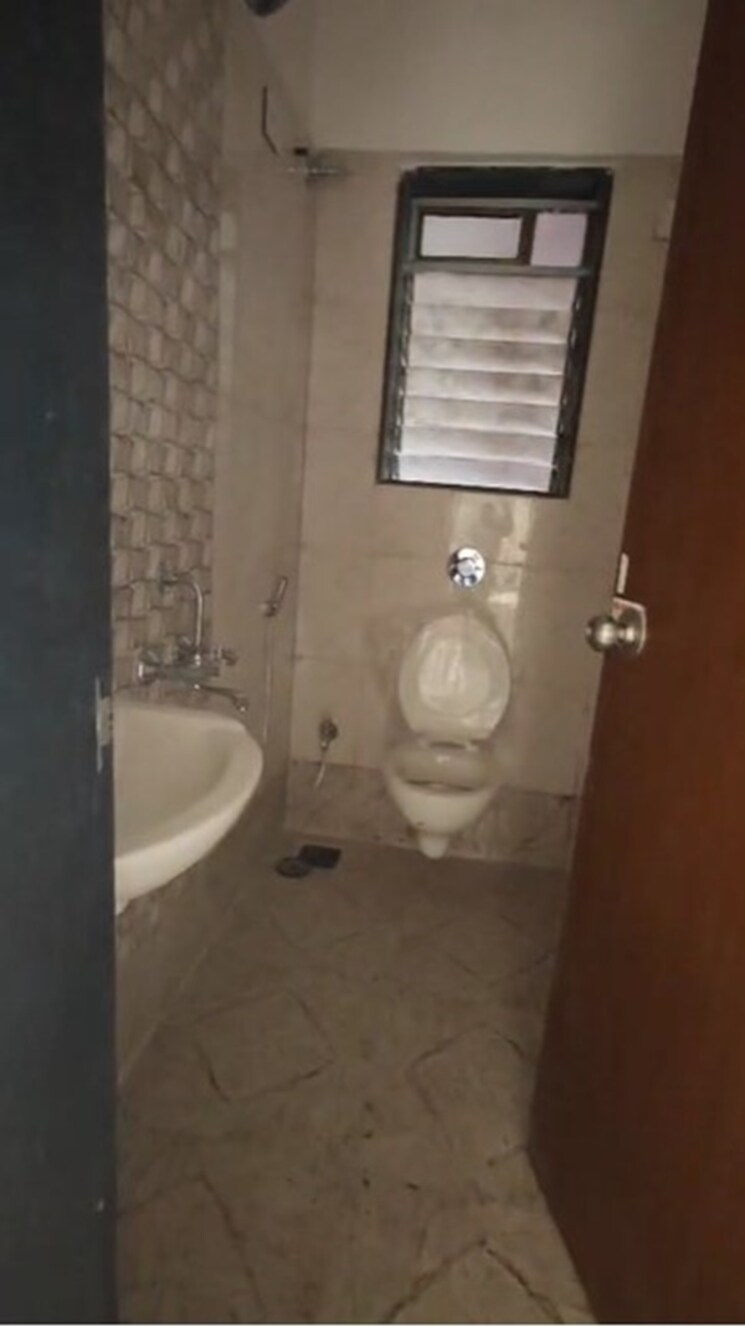 Bathroom, chembur 3 Bedroom 1300 Sq.Ft. Apartment In Chembur Mumbai 9371325