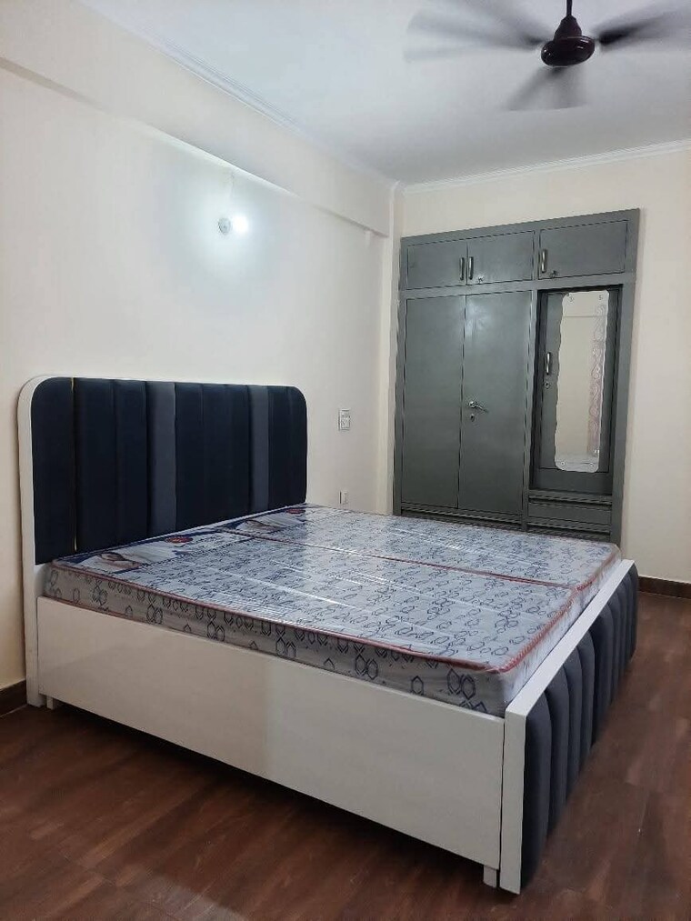 Bedroom, amrapali-princely-estate 2 Bedroom 875 Sq.Ft. Apartment In Sector 76 Noida 9371413