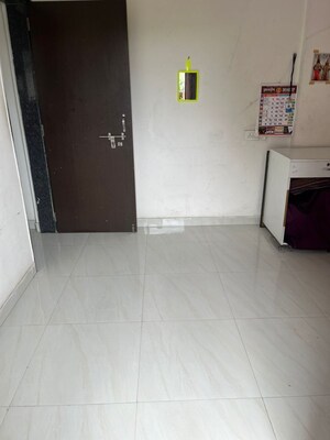 Room in  Office Space at Pearl Mansion Marine Lines, Marine Lines – for Rent