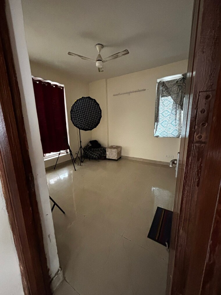 Room, amrapali-princely-estate 3 Bedroom 1315 Sq.Ft. Apartment In Sector 76 Noida 9371555