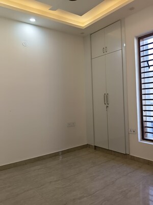 Room in 3 BHK Builder Floor at BPTP District, Sector 81 – for Rent
