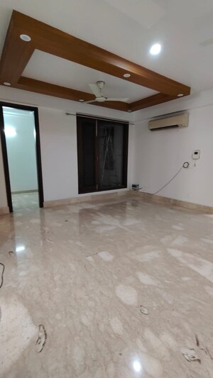 Room in 4 BHK Builder Floor at Saket – for Rent