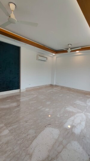 Room in 4 BHK Builder Floor at Saket – for Rent