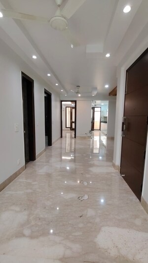 Room in 4 BHK Builder Floor at Saket – for Rent