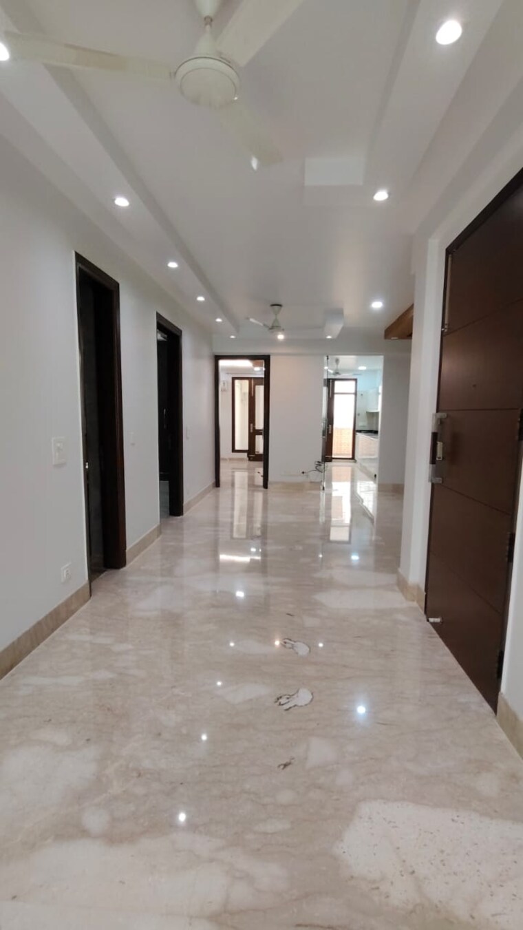 Room, saket 4 Bedroom 2700 Sq.Ft. Builder Floor In Saket Delhi 9371696