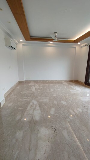 Room in 4 BHK Builder Floor at Saket – for Rent