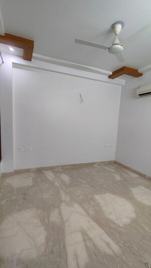 Room in 4 BHK Builder Floor at Saket – for Rent