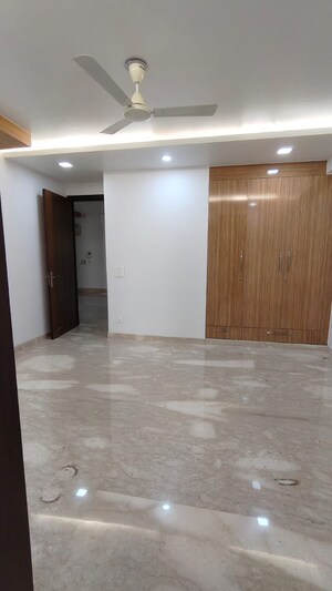 Room in 4 BHK Builder Floor at Saket – for Rent
