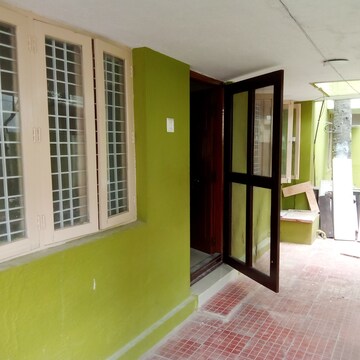 Room in 3 BHK Independent House at Ejipura – for Rent