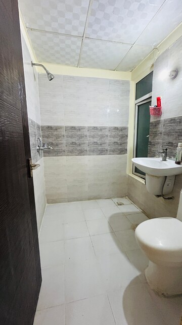 Master Bedroom in 2 BHK Apartment at Supertech Cape Town, Sector 74 – for Rent