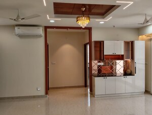 Room in 3 BHK Apartment at Aurobindo The Regent, Kondapur – for Rent