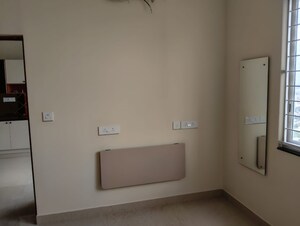 Room in 3 BHK Apartment at Aurobindo The Regent, Kondapur – for Rent