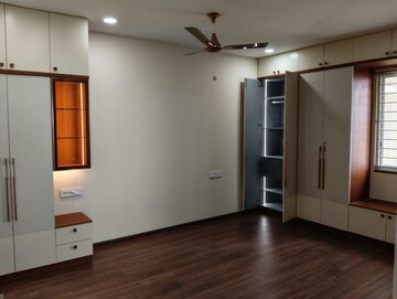 Room in 3 BHK Apartment at Aurobindo The Regent, Kondapur – for Rent