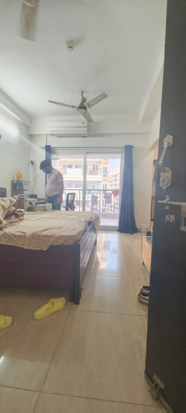 Room, gaur-city-2-14th-avenue 1 RK 500 Sq.Ft. Apartment In Sector 16c Greater Noida Greater Noida 9371923