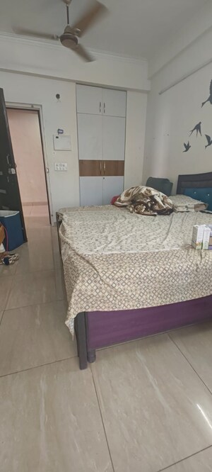 Room in 1 RK Apartment at Gaur City 2 - 14th Avenue, Sector 16c Greater Noida – for Rent