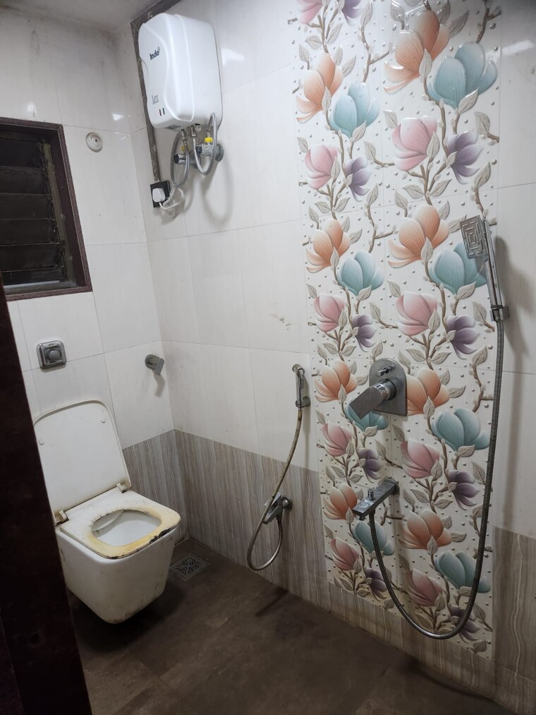 Bathroom, shiv-pooja-chs 2 Bedroom 810 Sq.Ft. Apartment In Sanpada Sector 1 Navi Mumbai 9372060