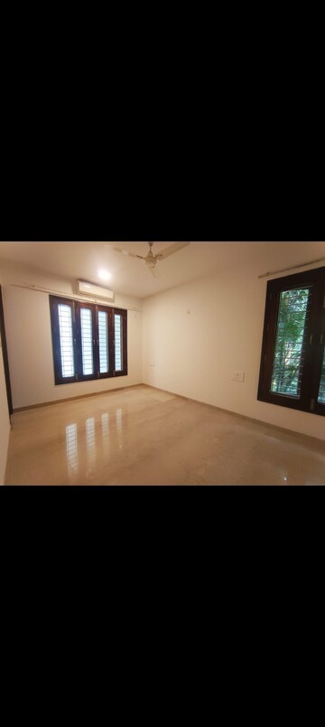 Room in 3 BHK Apartment at Indiranagar – for Rent