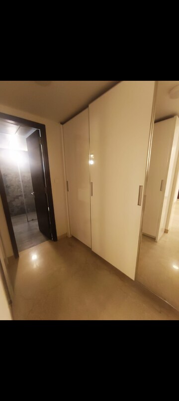 Room in 3 BHK Apartment at Indiranagar – for Rent