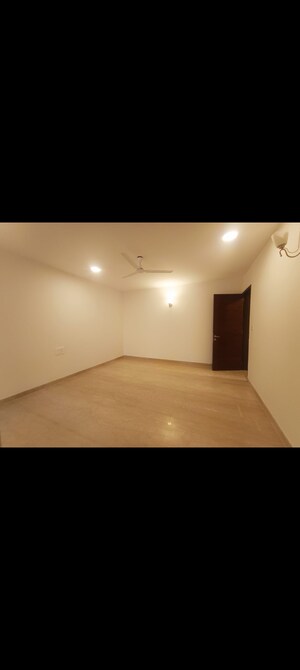 Room in 3 BHK Apartment at Indiranagar – for Rent