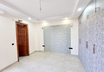 Room in 4 BHK Builder Floor at Sector 4 – for Sale