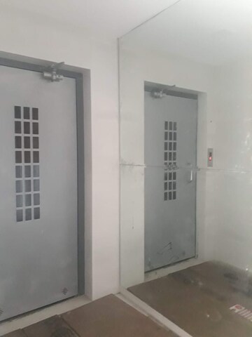 Room in 2 BHK Apartment at Goregaon West View CHS, Goregaon West – for Rent