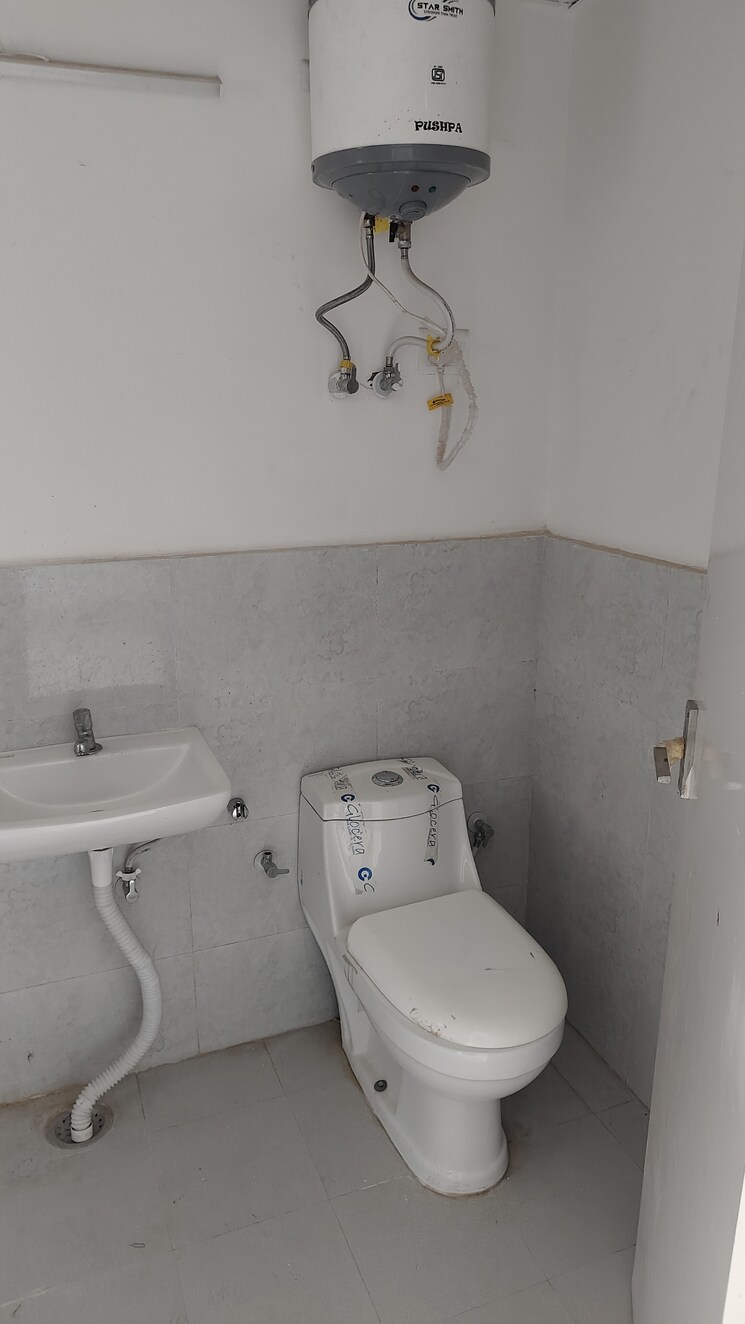 Bathroom, suncity-avenue-76 2 Bedroom 735 Sq.Ft. Apartment In Sector 76 Gurgaon 9372260