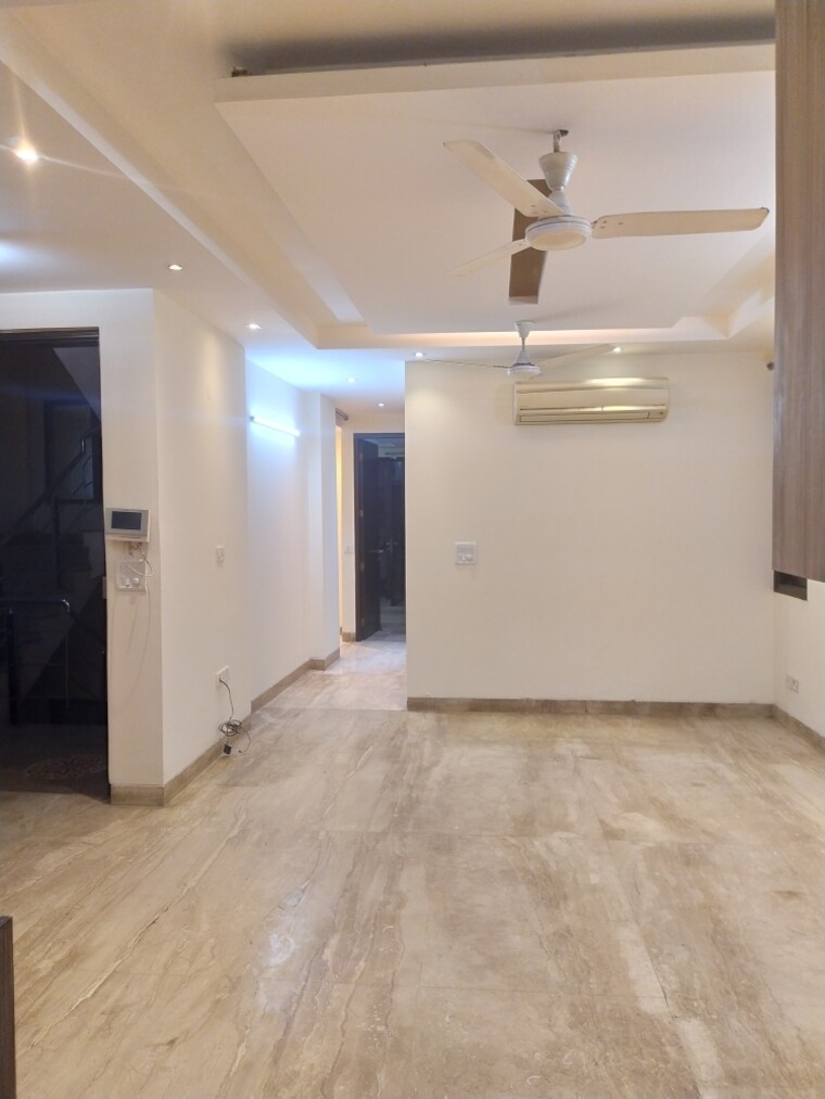 Living Room, greater kailash ii 3 Bedroom 3000 Sq.Ft. Builder Floor In Greater Kailash ii Delhi 9372516