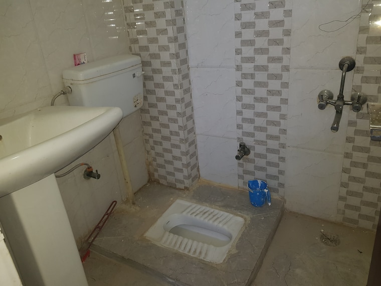 Bathroom, vaishali-media-apartment 1 Bedroom 700 Sq.Ft. Builder Floor In Vaishali Sector 5 Ghaziabad 9372251