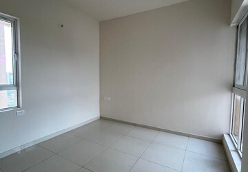 Room in 1 BHK Apartment at Godrej Green Vistas, Mahalunge – for Rent