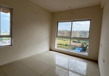 Room in 1 BHK Apartment at Godrej Green Vistas, Mahalunge – for Rent