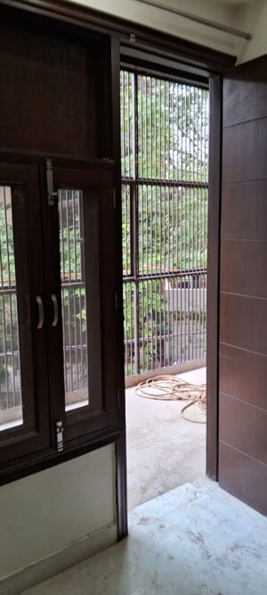 Room in 3 BHK Builder Floor at Patel Nagar – for Rent