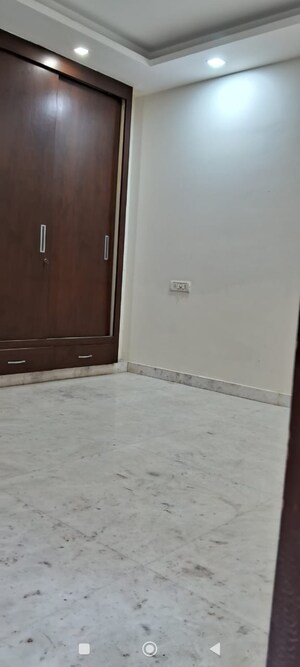 Room in 3 BHK Builder Floor at Patel Nagar – for Rent