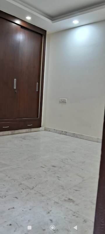 Room in 3 BHK Builder Floor at Patel Nagar – for Rent