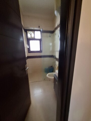 Building Lobby in 2.5 BHK Builder Floor at Unitech South City 1, South City 1 – for Rent