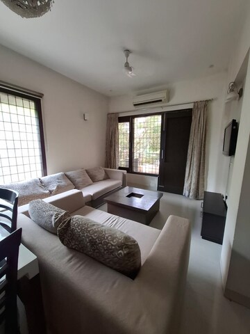 Living Room in 2.5 BHK Builder Floor at Unitech South City 1, South City 1 – for Rent
