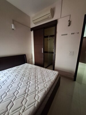 Bedroom in 2.5 BHK Builder Floor at Unitech South City 1, South City 1 – for Rent