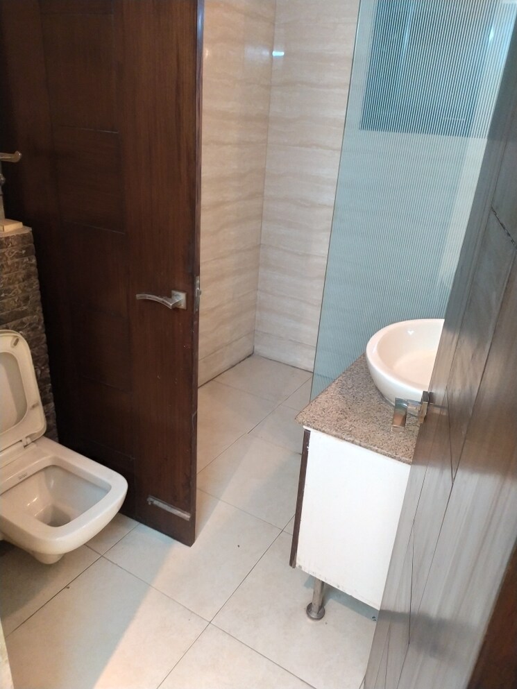 Attached Bathroom, greater kailash ii 3 Bedroom 3000 Sq.Ft. Builder Floor In Greater Kailash ii Delhi 9372516