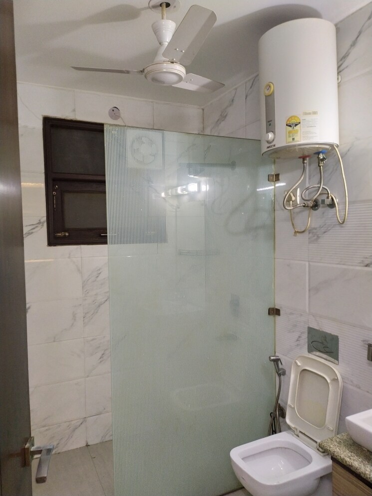 Attached Bathroom, greater kailash ii 3 Bedroom 3000 Sq.Ft. Builder Floor In Greater Kailash ii Delhi 9372516