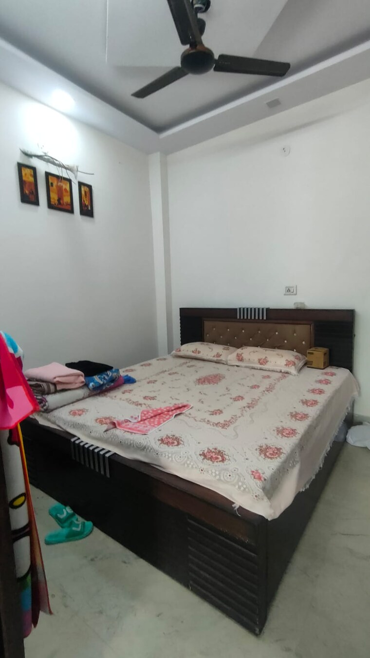 Bedroom, rohini sector 25 1 Bedroom 400 Sq.Ft. Builder Floor In Rohini Sector 25 Delhi 9372654