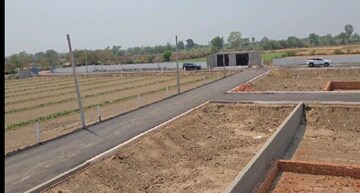 Plot For Sale in Lakshay Parilok Apartment, Badalpur