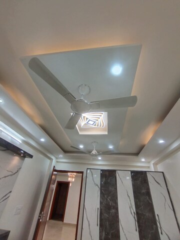 Furnished Amenities in 3 BHK Builder Floor at Sector 9a – for Sale