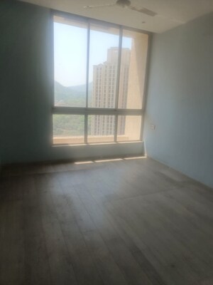 Room in 4 BHK Apartment at One Hiranandani Park, Ghodbunder Road – for Rent