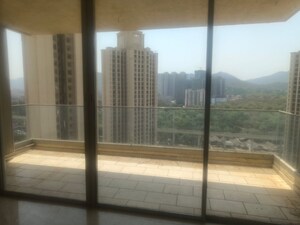 Room in 4 BHK Apartment at One Hiranandani Park, Ghodbunder Road – for Rent