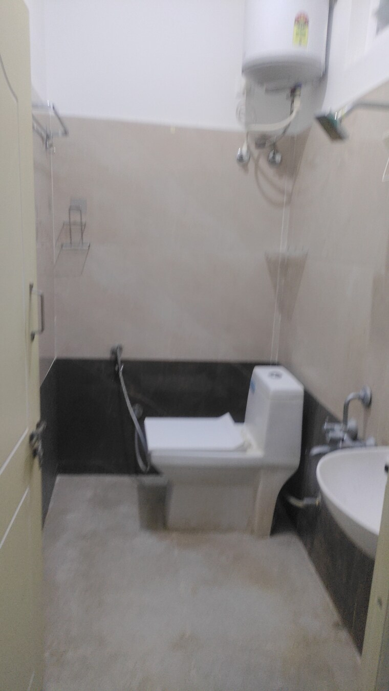 Bathroom, basaveshwara nagar 4 Bedroom 2800 Sq.Ft. Independent House In Basaveshwara Nagar Bangalore 9373052