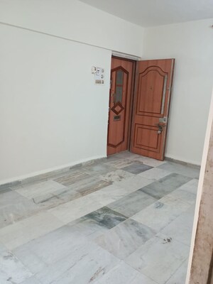 Room in 1 RK Apartment at Nirala Crystal Height, Borivali East – for Sale